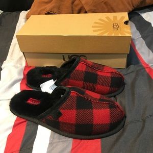 New Ugg Scuff Red Plaid Size 9